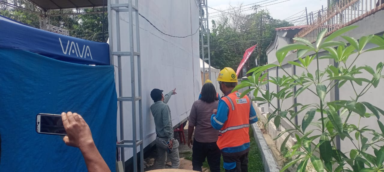 2 orang P2TL turun kelapangan untuk memeriksa dugaan pencurian tersebut