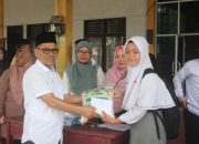 Rohis SMAN 1 Sunggal Bagikan Paket Ke Kaum Duafa, “Potret Pendidikan Islam Yang Mendalam”