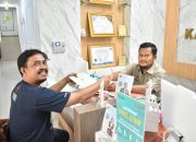 Kantor Pertanahan Kota Binjai Serahkan Sertipikat Tanah Hasil Program PTSL Kepada Warga.