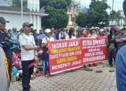 Masyarakat Desa Kandibata Tuntut Janji PT Karo Bumi Energi Terkait, DPRD Digrudug, Ketua Komisi B Bungkam Dan Cuek.