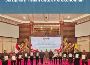 Serahkan Sertipikat di Bali, Menteri Nusron Ungkap Manfaat Sertipikasi Tanah Untuk Perekonomian
