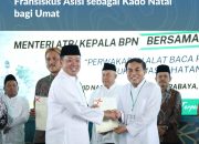 Jelang Natal, Romo Wahyu Terima Sertipikat Untuk Gereja Katolik Fransiskus Asisi Sebagai Kado Natal Bagi Umat