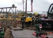 TNI Kebut Pengerjaan Jembatan COMPAC Di Desa Paya Bakung 