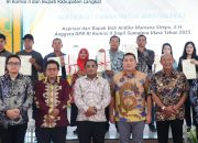 Kanwil Badan Pertanahan Nasional Provinsi Sumatera Utara Bersama Pemerintah Kabupaten Langkat dan Komisi II DPR RI Melaksanakan Kegiatan Penyerahan Sertipikat Tanah kepada Masyarakat dan Sertipikat Barang Milik Daerah 