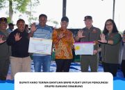 Bupati Karo Terima Bantuan BNPB Pusat Untuk Pengungsi Erupsi Gunung Sinabung