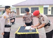 Kapolres Dairi Pimpin Sertijab Kasat Resnarkoba Dan Kapolsek Tigalingga, Tekankan Profesionalisme dan Pelayanan Kepada Masyarakat